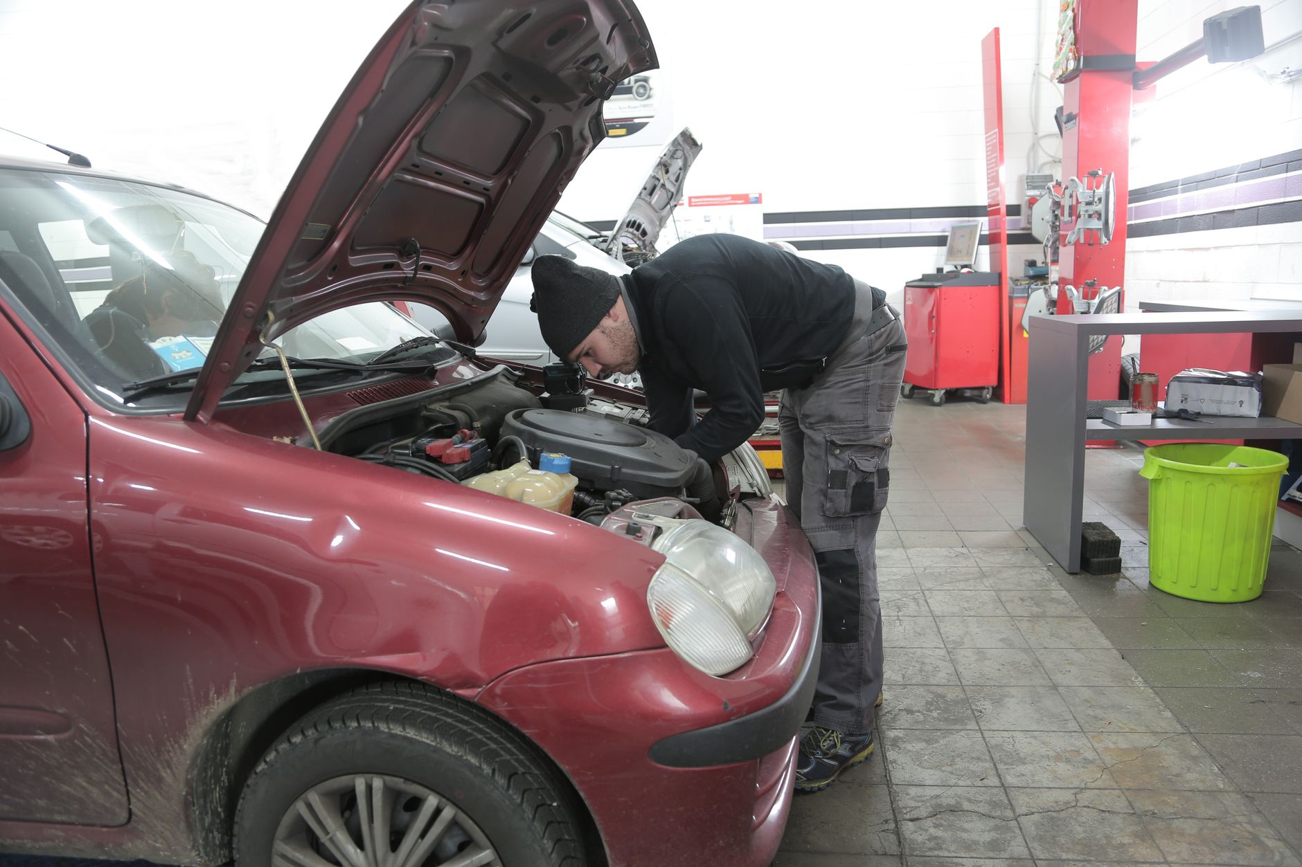 Réparation voiture équipe à Paris